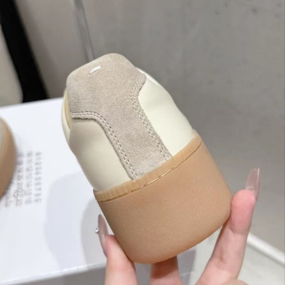 MM6 Maison Martin Margiela Beige and Cream Sneakers - Picture 6 of 9